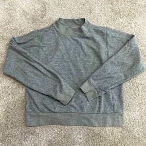 Everlane crew neck sweatshirt in size small